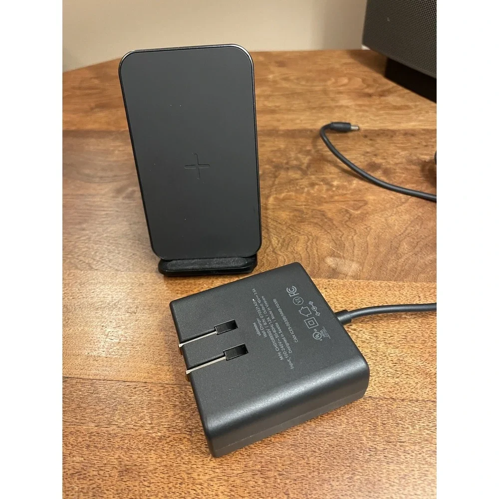 Ubio Labs AWC1109ABV Wireless Qi-Certified Charging Stand W/ Wall Charger Tested